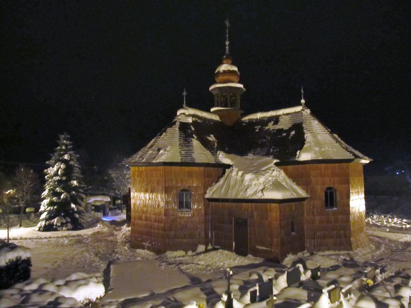obnoveny-kostel-v-noci